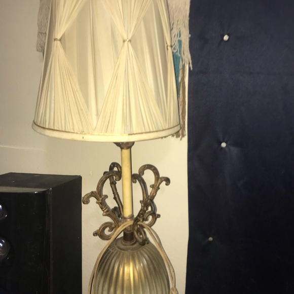 Vintage Cream and Gold Table Lamp - Picture 3 of 7